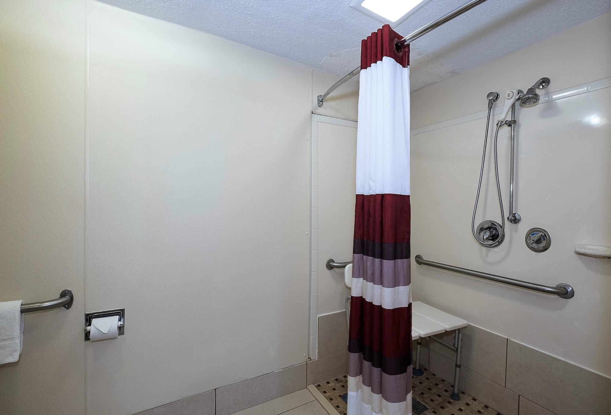 Red Roof Inn Cincinnati East - Beechmont Cherry Grove Exterior foto